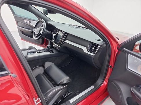 Used 2019 Volvo S60 T6 R-Design AWD/4WD image 30