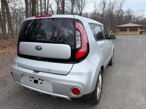 Used 2017 Kia Soul + image 4