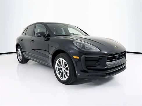 Used 2025 Porsche Macan image 7