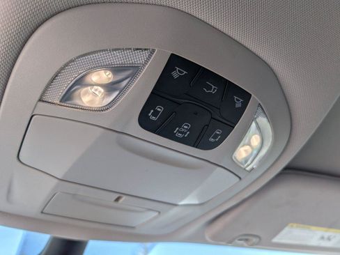 Used 2024 Chrysler Pacifica Touring-L FWD image 21