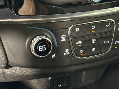 Used 2023 Chevrolet Traverse LT FWD image 24