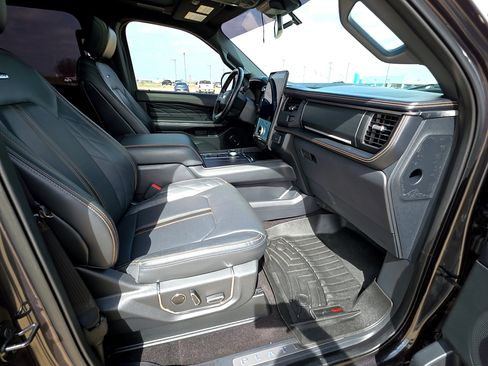 Used 2023 Ford Expedition Platinum image 19