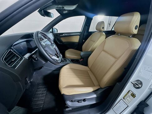 Used 2024 Volkswagen Tiguan SE image 13