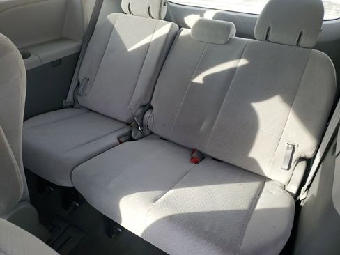 Used 2015 Toyota Sienna LE image 24