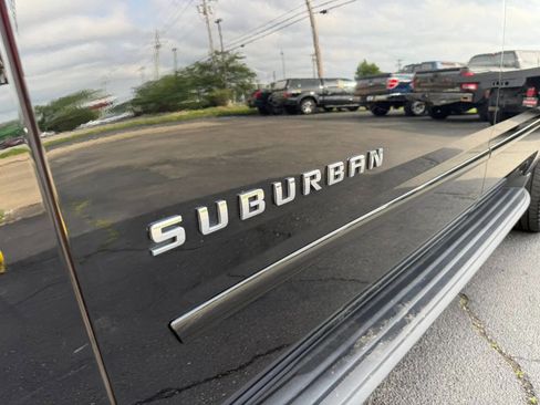 Used 2017 Chevrolet Suburban LT AWD/4WD image 67
