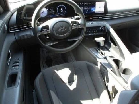Used 2024 Hyundai Elantra SEL FWD image 4
