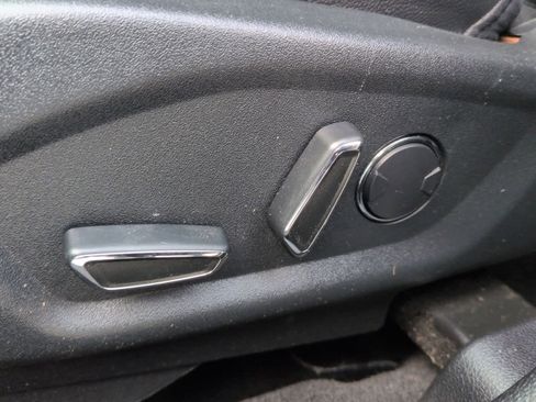 Certified 2018 Ford Explorer XLT w/ Equipment Group 202A image 18