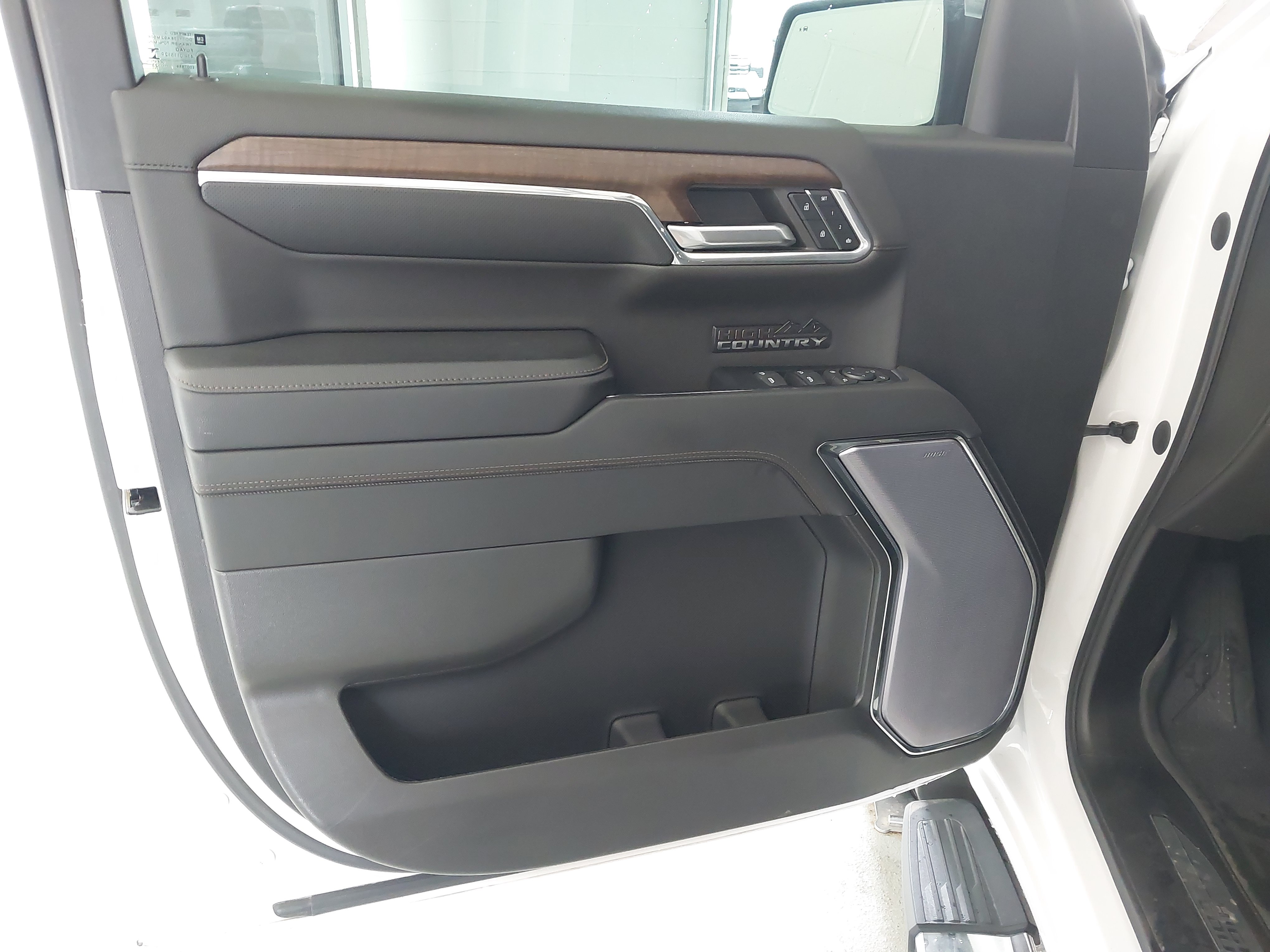 Certified 2023 Chevrolet Silverado 1500 High Country w/ High Country Premium Package AWD/4WD image 24