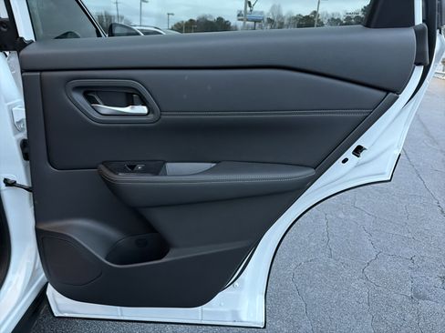 Used 2025 Nissan Rogue SL image 16