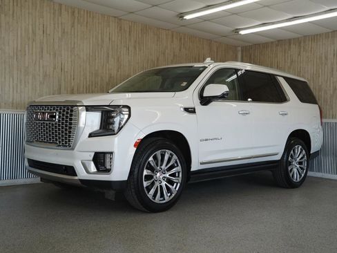 Used 2021 GMC Yukon Denali w/ Denali Premium Package AWD/4WD image 4