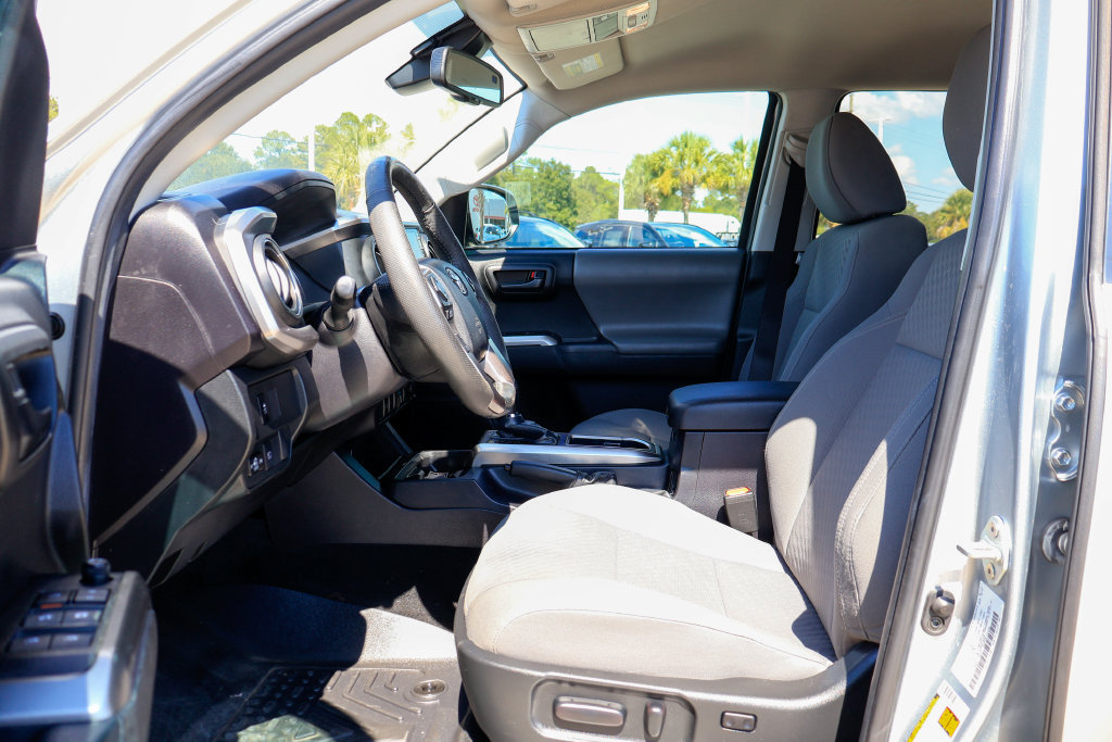 Used 2023 Toyota Tacoma SR5 RWD image 9