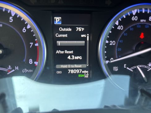 Used 2019 Toyota Highlander XLE AWD/4WD image 32