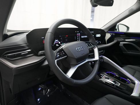 Used 2025 Audi Q5 Premium Plus w/ Premium Plus image 18