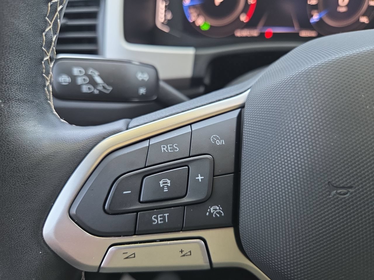 Used 2022 Volkswagen Atlas SEL AWD/4WD image 38