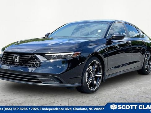Used 2025 Honda Accord Sport image 3