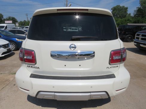 Used 2017 Nissan Armada Platinum w/ Interior Lighting Package image 5