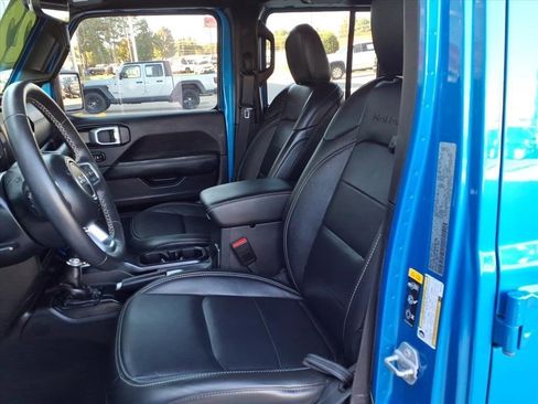 Used 2022 Jeep Wrangler Unlimited Sahara w/ Cold Weather Group image 17