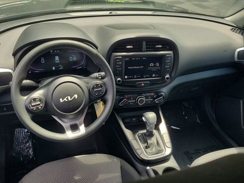 Used 2025 Kia Soul LX w/ LX Technology Package FWD image 12