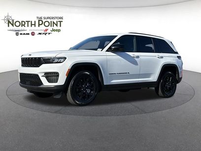 Used 2025 Jeep Grand Cherokee Altitude