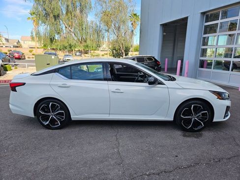 Used 2024 Nissan Altima 2.5 SR FWD image 4