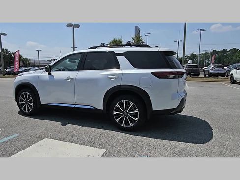 New 2026 Nissan Pathfinder Platinum FWD image 26