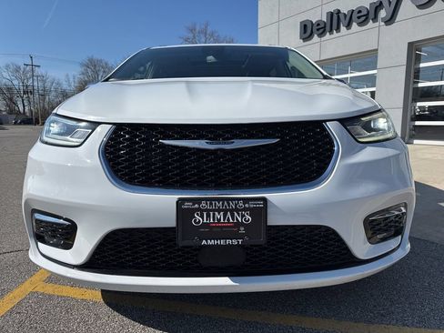 Used 2023 Chrysler Pacifica Limited FWD image 13