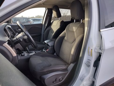 Used 2016 Jeep Cherokee Latitude w/ Comfort & Convenience Group image 2