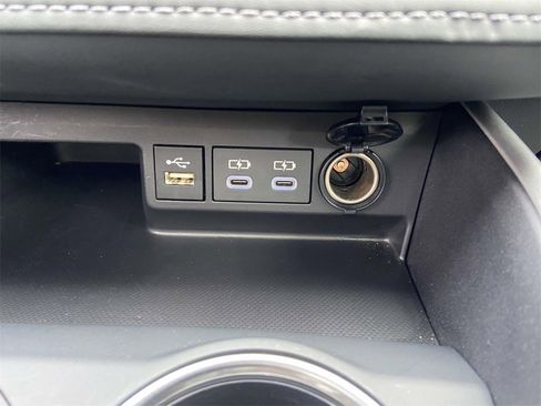 Used 2025 Toyota Highlander XLE image 21