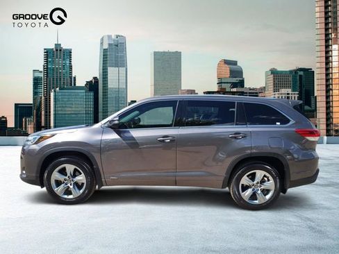 Used 2017 Toyota Highlander Limited w/ Carpet Mat Package AWD/4WD image 2