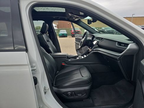 Used 2024 Jeep Grand Cherokee Limited w/ Luxury Tech Group II AWD/4WD image 13