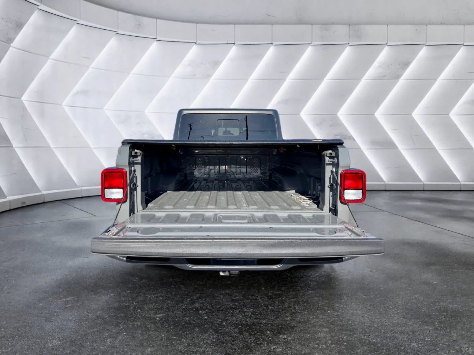 Used 2020 Jeep Gladiator Overland AWD/4WD image 18