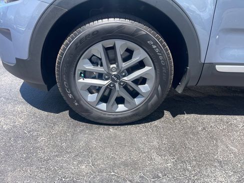 Used 2025 Kia Telluride LX FWD image 9