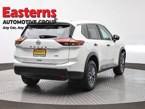 Used 2024 Nissan Rogue S AWD/4WD image 5