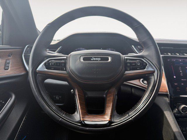 Used 2022 Jeep Grand Cherokee Summit AWD/4WD image 10