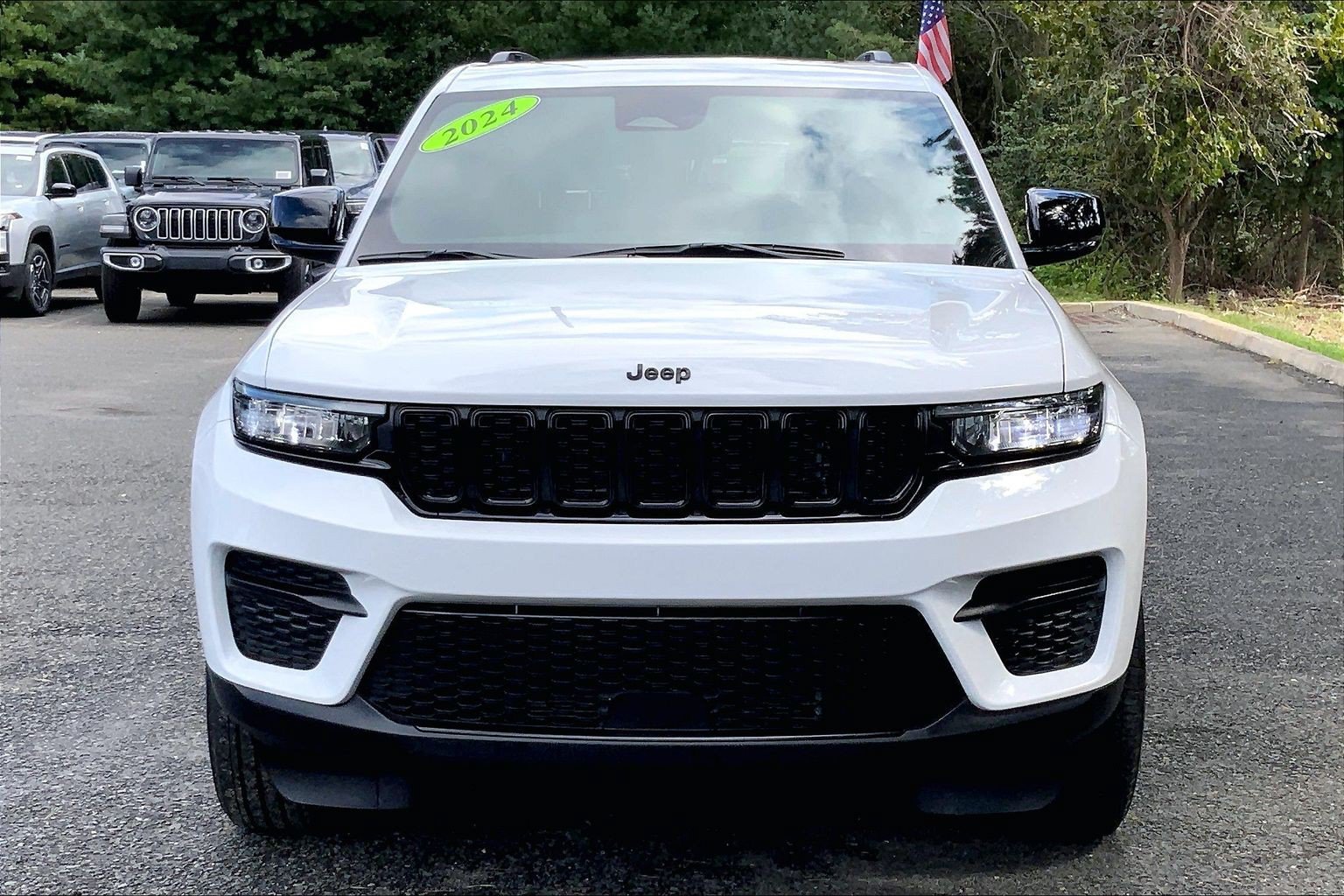 Certified 2024 Jeep Grand Cherokee Altitude AWD/4WD image 3