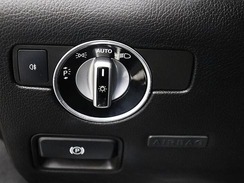 Used 2013 Mercedes-Benz SLK 250 image 48