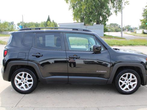 Used 2015 Jeep Renegade Latitude image 3