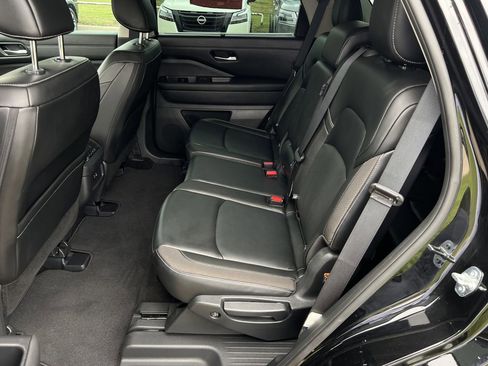Certified 2024 Nissan Pathfinder SL FWD image 23