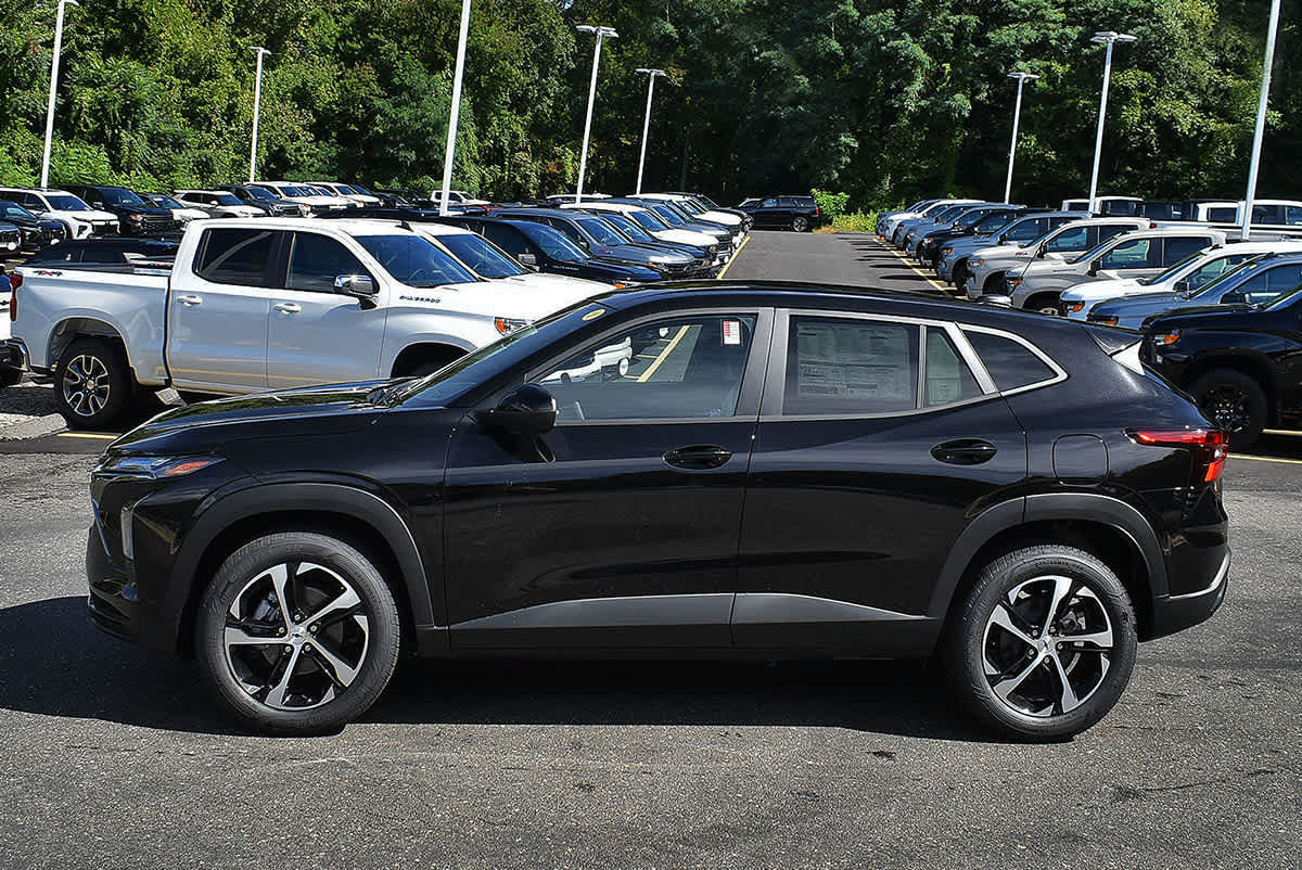 New 2026 Chevrolet Trax RS w/ Driver Confidence Package FWD image 4