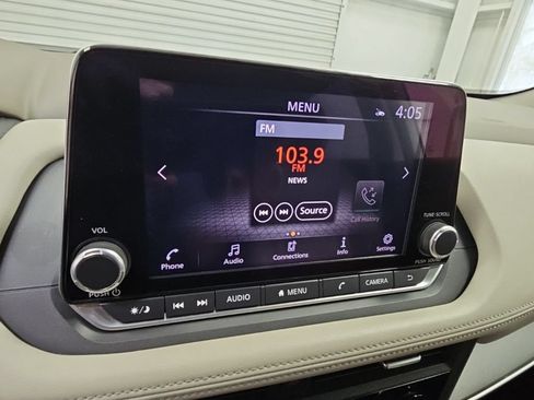 Used 2025 Nissan Rogue SV FWD image 14