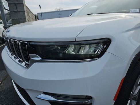 Used 2024 Jeep Grand Cherokee Limited image 32