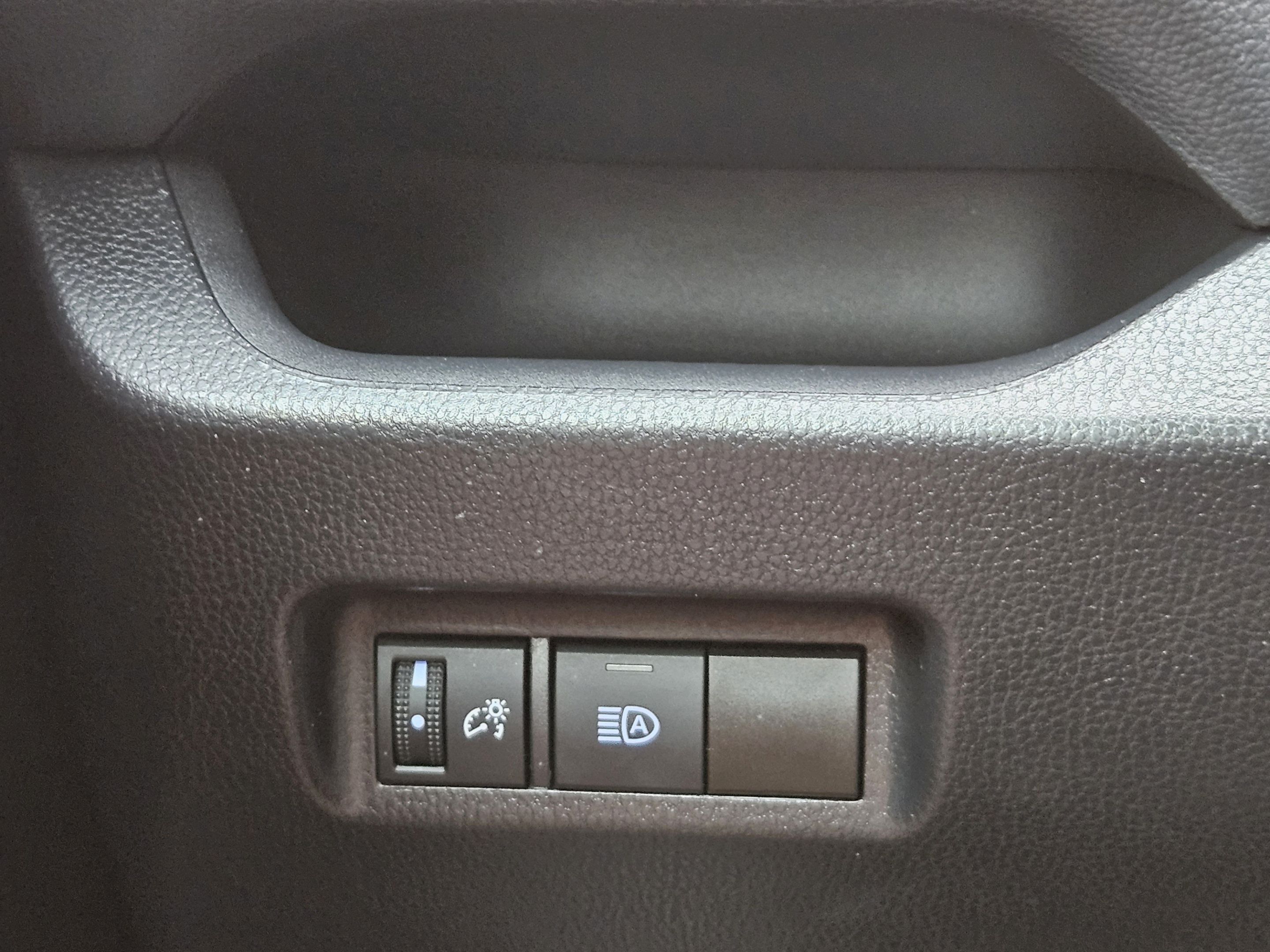 Used 2021 Toyota RAV4 LE AWD/4WD image 20