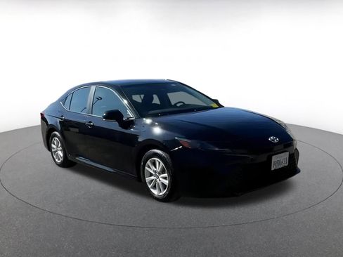 Used 2025 Toyota Camry LE image 2