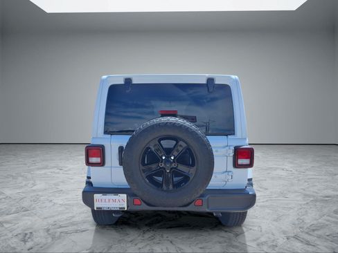 Used 2022 Jeep Wrangler Unlimited Sahara AWD/4WD image 6