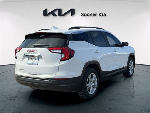 Used 2022 GMC Terrain SLE w/ Driver Convenience Package image 6