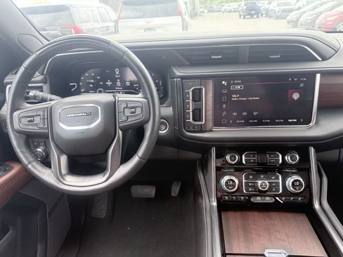 Used 2023 GMC Yukon Denali Ultimate AWD/4WD image 10