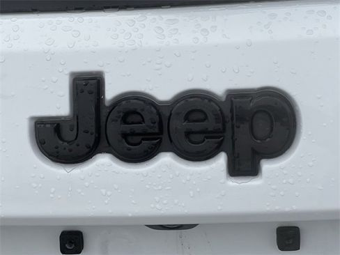Used 2019 Jeep Grand Cherokee Altitude image 11