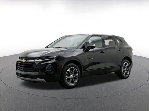 Used 2025 Chevrolet Blazer LT FWD image 3