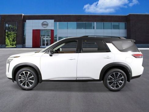 New 2026 Nissan Pathfinder Platinum FWD image 2