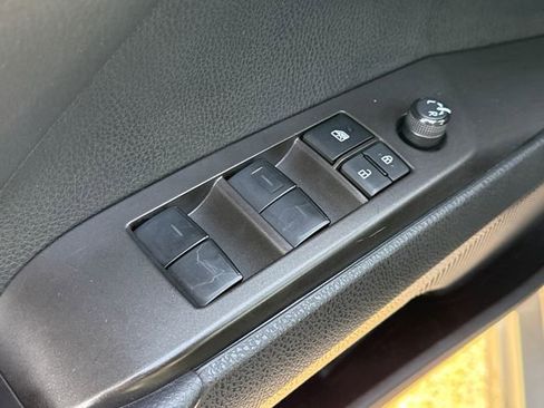 Used 2023 Toyota Camry SE image 19